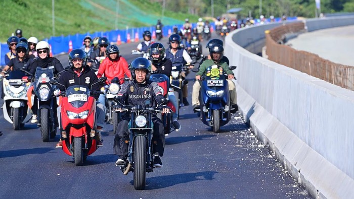 Jokowi Memberi Tahu Kenapa Ingin Mencoba Jalan Tol Di IKN Pakai Motor